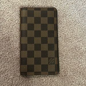 Louis Vuitton Schedule / Passport Cover ✈️